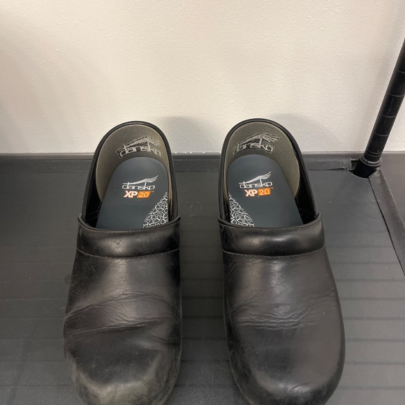 Dansko Women's XP 2.0 Black Leather Slip-On Clogs Size 38 Workwear Nurse - Picture 2 of 4